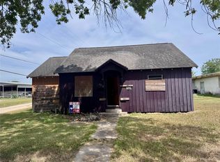 2113 Cypress Ave, Bay City, TX 77414
