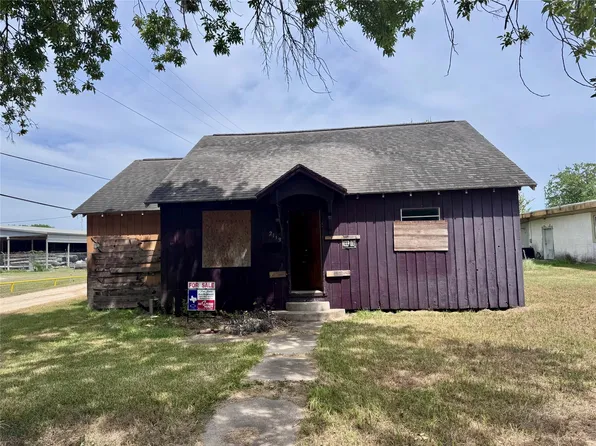 2113 Cypress Ave, Bay City, TX 77414