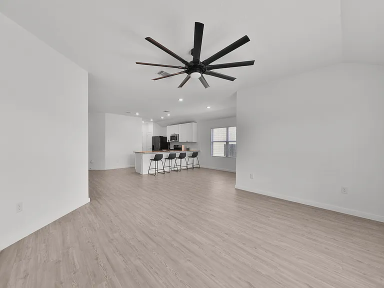 606 Bean Bnd — Photo 12