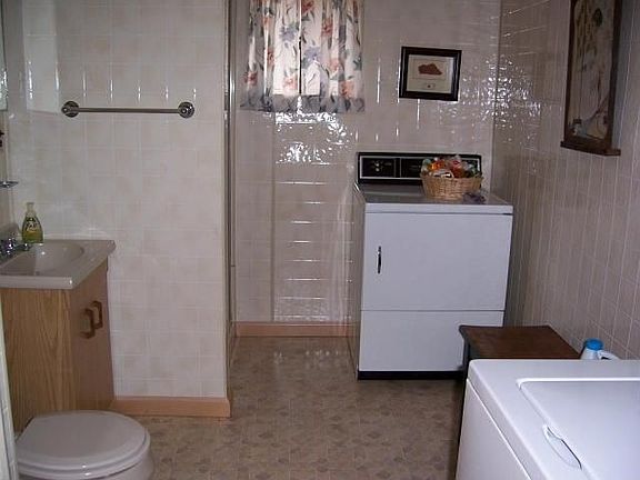 Laundry in 2nd bath