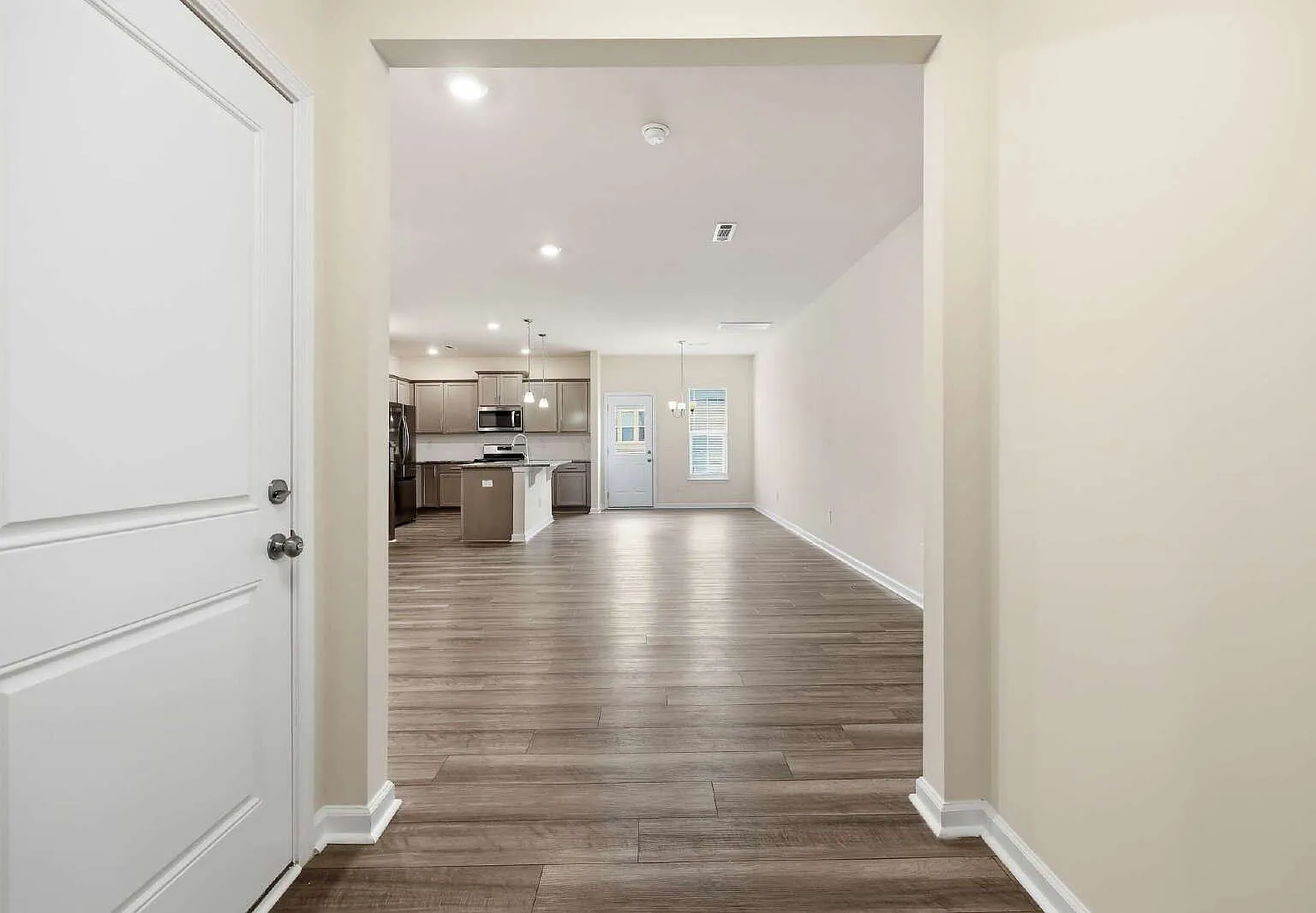 3 bed, 2.5 bath, 1604 sqft, $1,915 — Photo 4