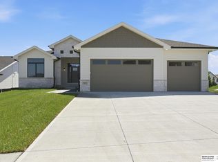 7651 N 167th St, Bennington, NE 68007
