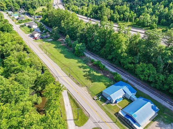 2013 Cabin Creek Rd, Eskdale, WV 25075