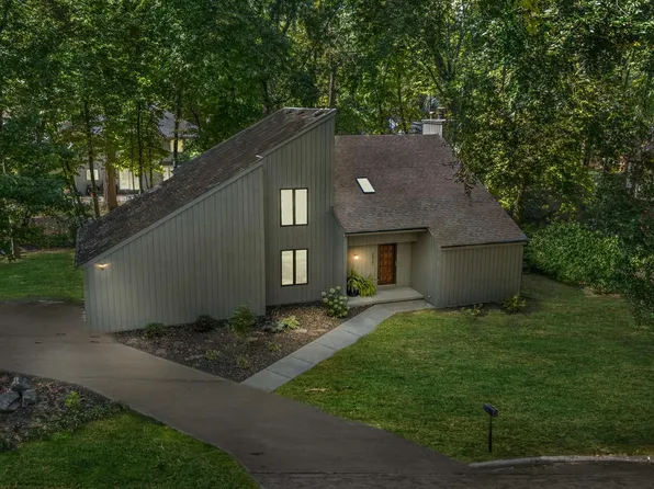 2437 Forest Manor Ct, Neenah, WI 54956