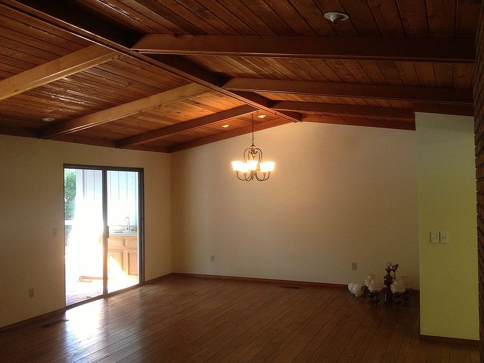 2nd image of 23272 Broadmoor Ct