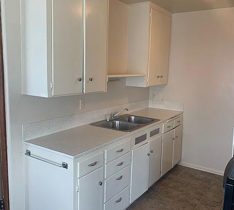 5th image of 3502 McKinley Ave #20