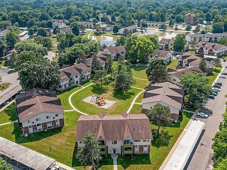 Castle Pointe — Photo 20
