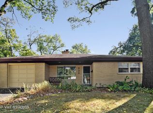 433 S Gables Blvd, Wheaton, IL 60187