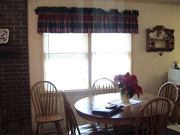 4th image of 20 Fairford Cir