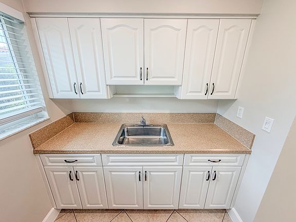 5th image of 541 NE 44th St APT C