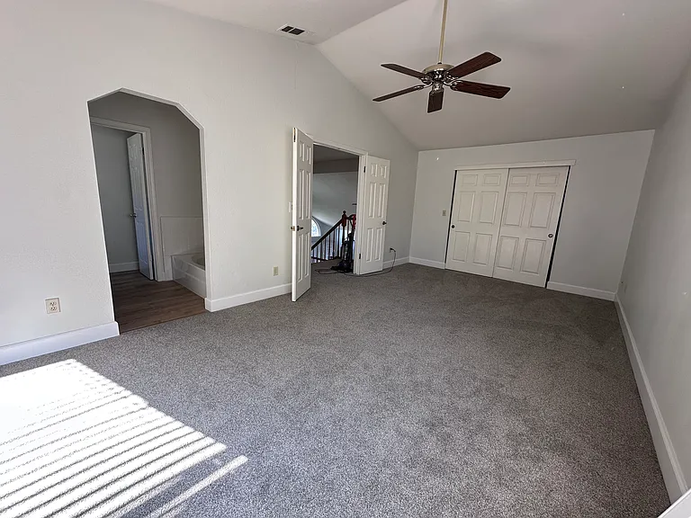 52 Elizabeth Ct — Photo 10