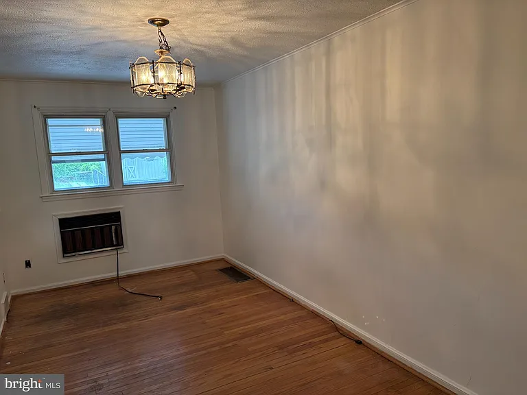 1053 Taylor Dr — Photo 6