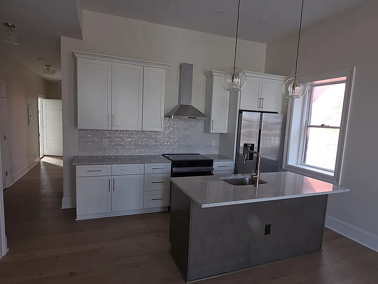 884 Main St #3 — Photo 9