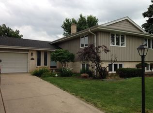 22W261 Sunset Ter, Medinah, IL 60157