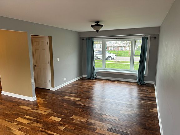 3rd image of 1325 Elm Dr