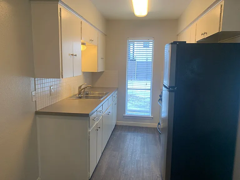 Sunshine Terrace Apts. — Photo 15