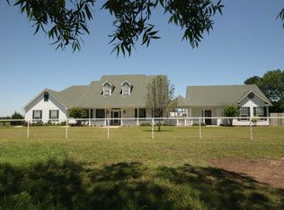 1900 N Saint James Rd, Pilot Point, TX 76258