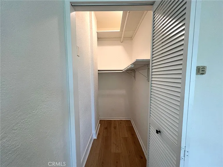 1557 W 36th Pl — Photo 11