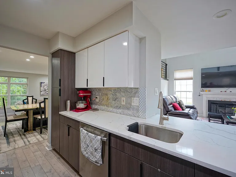 16 Buckingham Pl — Photo 18