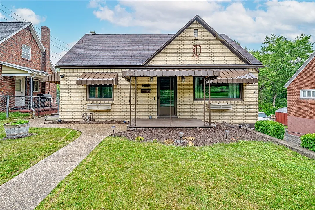 121 Bernard Dr photo 1