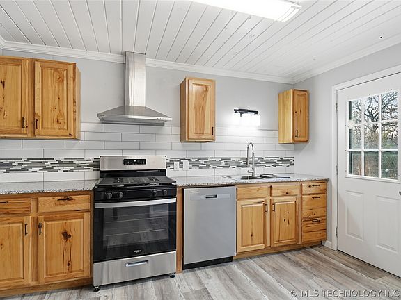2nd image of 102 Parkview Dr