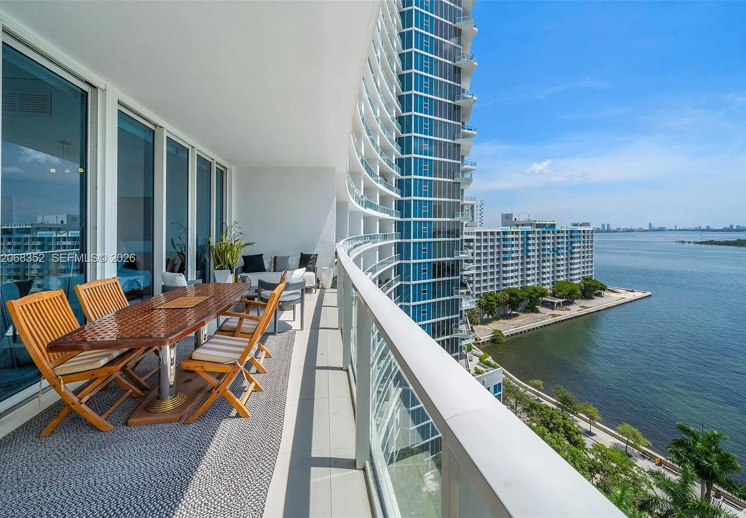 Paramount Bay Condo — Photo 4