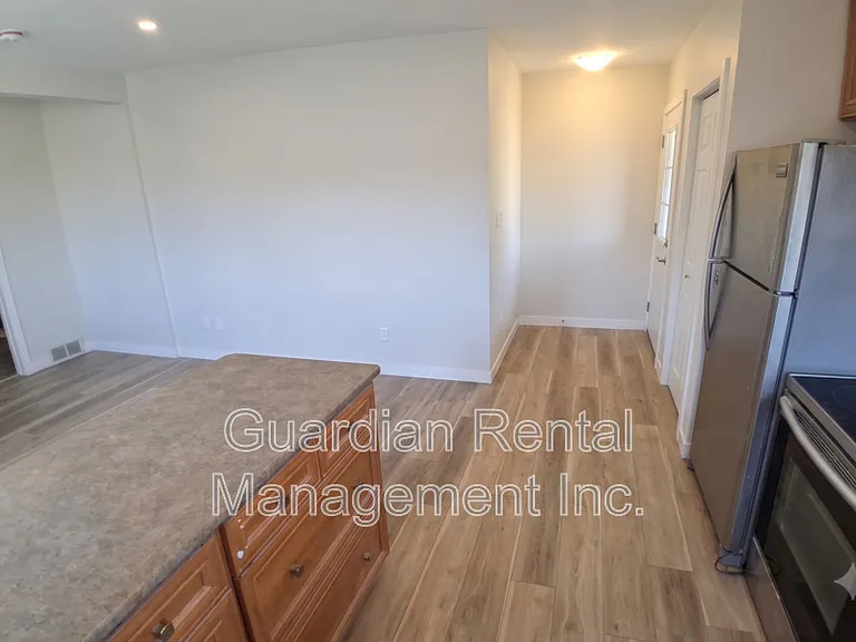 325 Albany St #2 — Photo 3