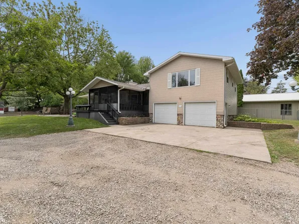 2512 S Shore Dr, Clear Lake, IA 50428