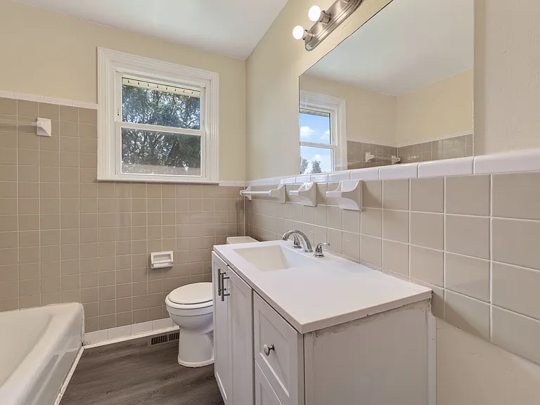 573 Waldorf Dr — Photo 17
