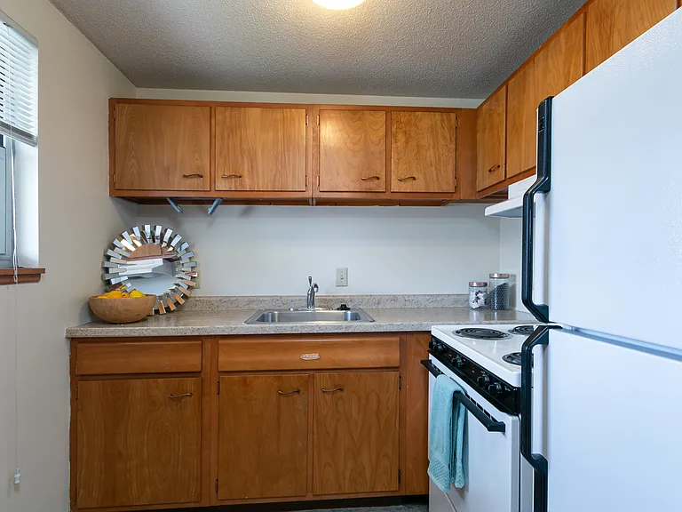 525 N Manhattan Ave — Photo 9