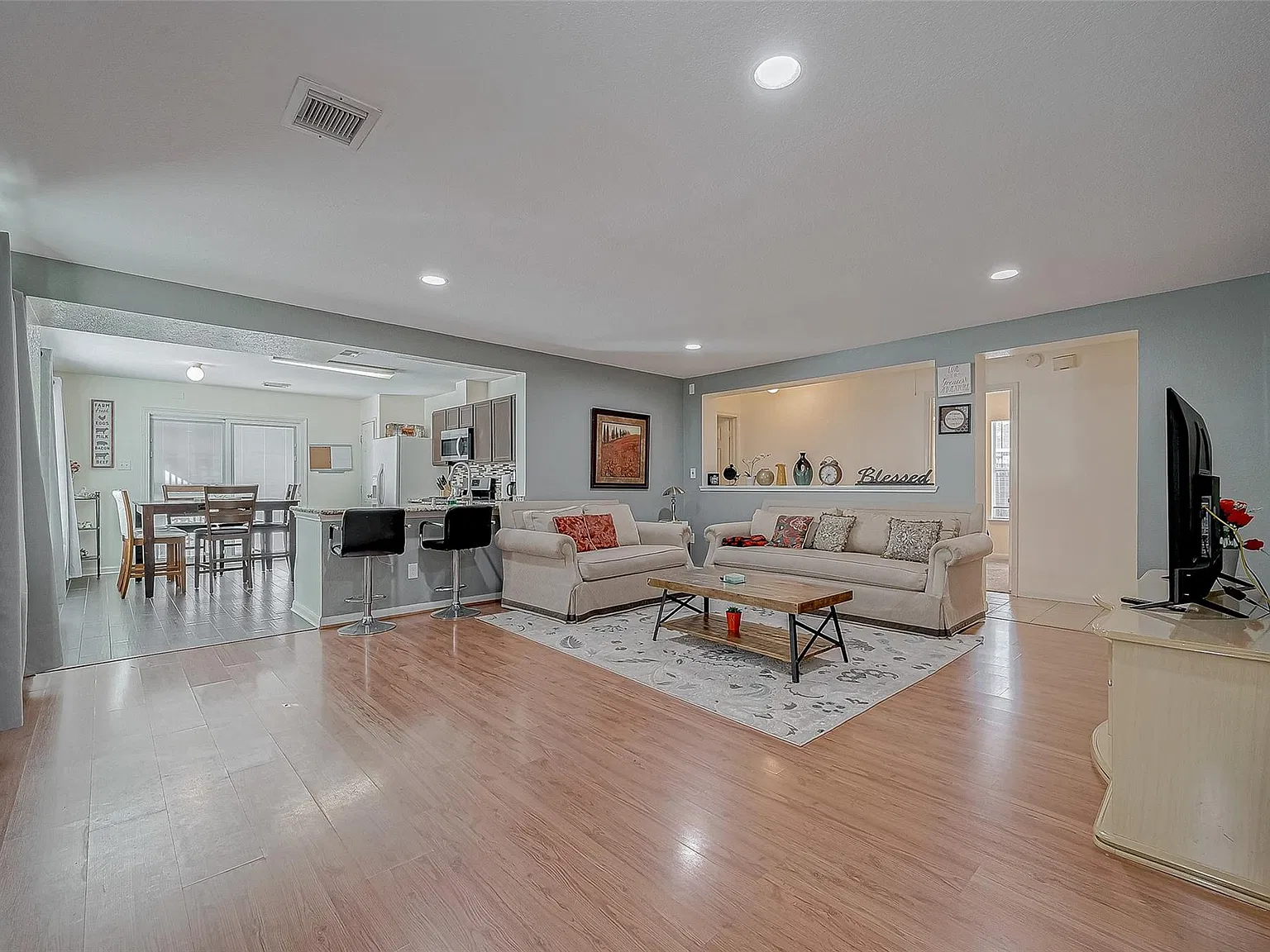 4 bed, 2.0 bath, $2,100 — Photo 4