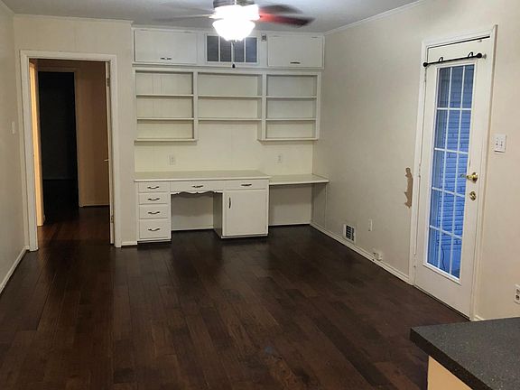 Family room with built ins for office or playroom for kids. Access to backyard patio