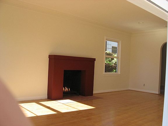 Livingroom with fireplace