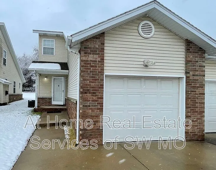 3031 N Fremont Ave — Photo 1