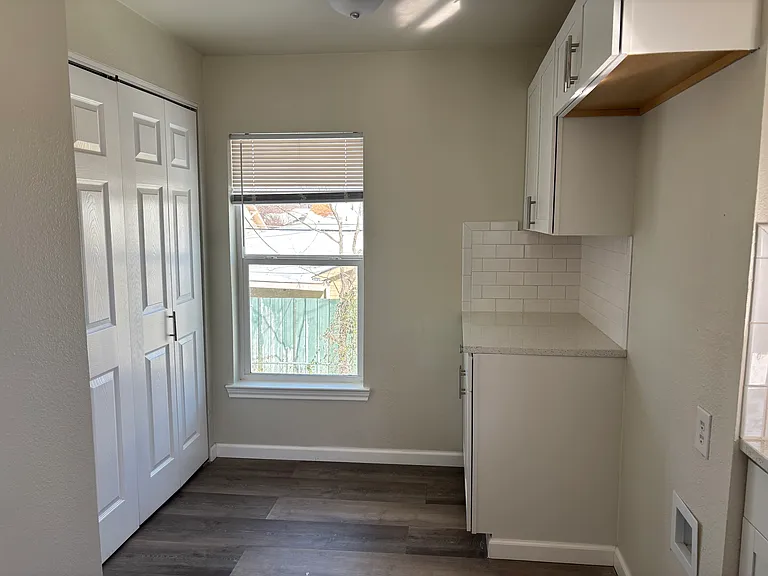 3725 Avenue N #B — Photo 4