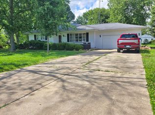 220 Oak St, Noble, IL 62868