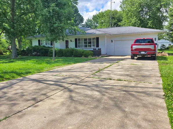 220 Oak St, Noble, IL 62868