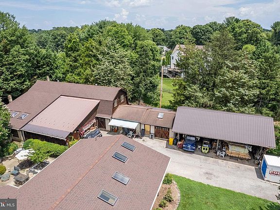 2nd image of 1080 Mount Airy Rd