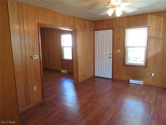 4th image of 241 E 10th St