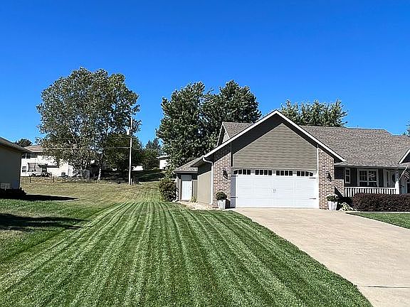 4th image of 3917 NW Cherry Creek Dr