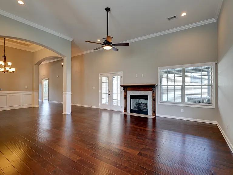 1008 Meadowview Ln — Photo 14