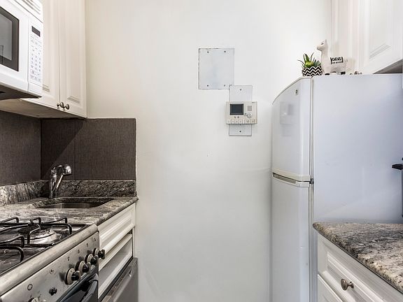 5th image of 321 E 45th St APT 5E