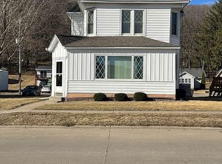 804 N 2nd St, Bellevue, IA 52031