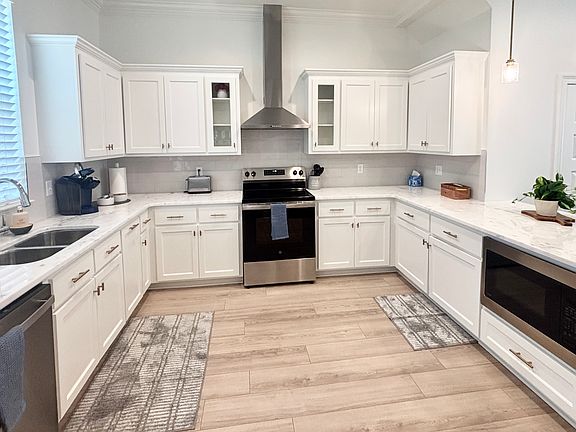 Expansive kitchen. High end modern appliances. Fully outfitted with cookware and dishwear. Lots of light.