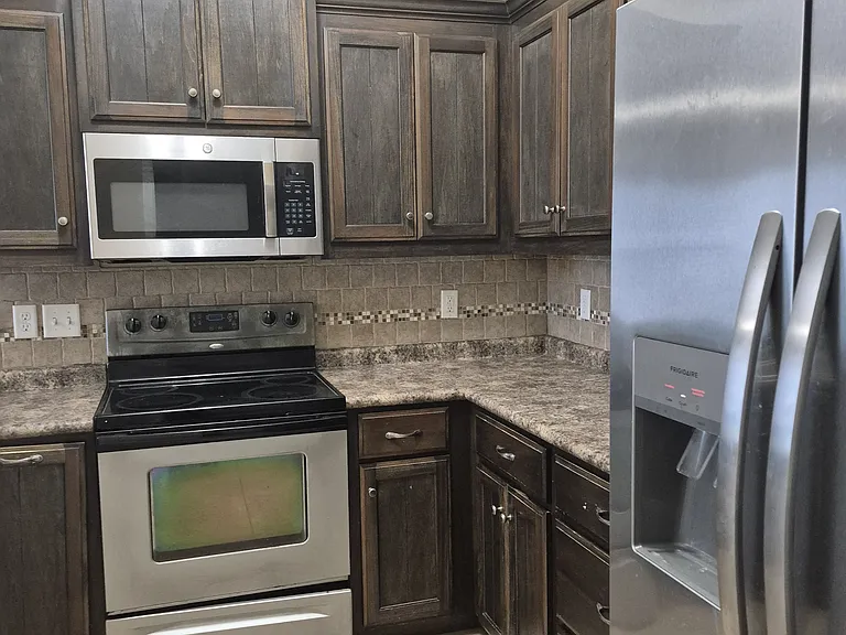 4028 Glen Laurel Dr N — Photo 3