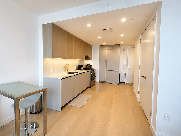 3 Court Sq #5204 — Photo 4