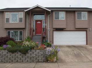 201 NE Plum Ridge Dr, Winston, OR 97496