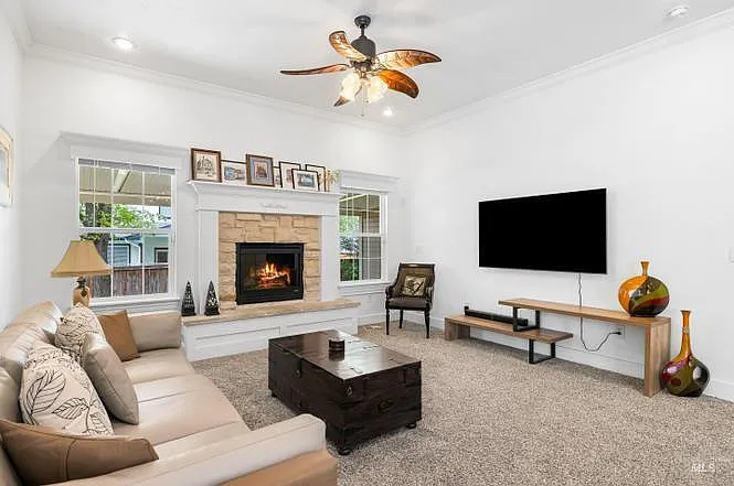 525 South Woodhaven Avenue - 1 — Photo 3