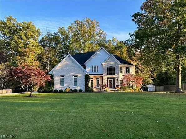 8011 Fox Hound Run NE, Warren, OH 44484