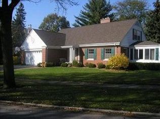 600 W Shabonee Trl, Mount Prospect, IL 60056